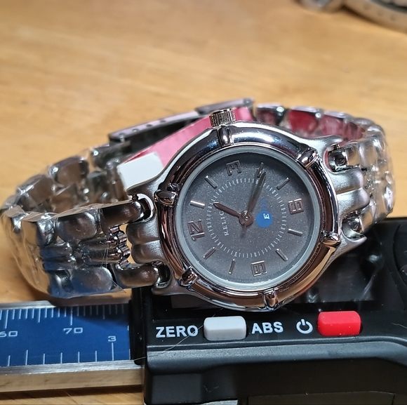 X Relic ladies Quartz. Gray dial, 3 hand movement. SS back and bracelet 26.5 - Picture 5 of 11